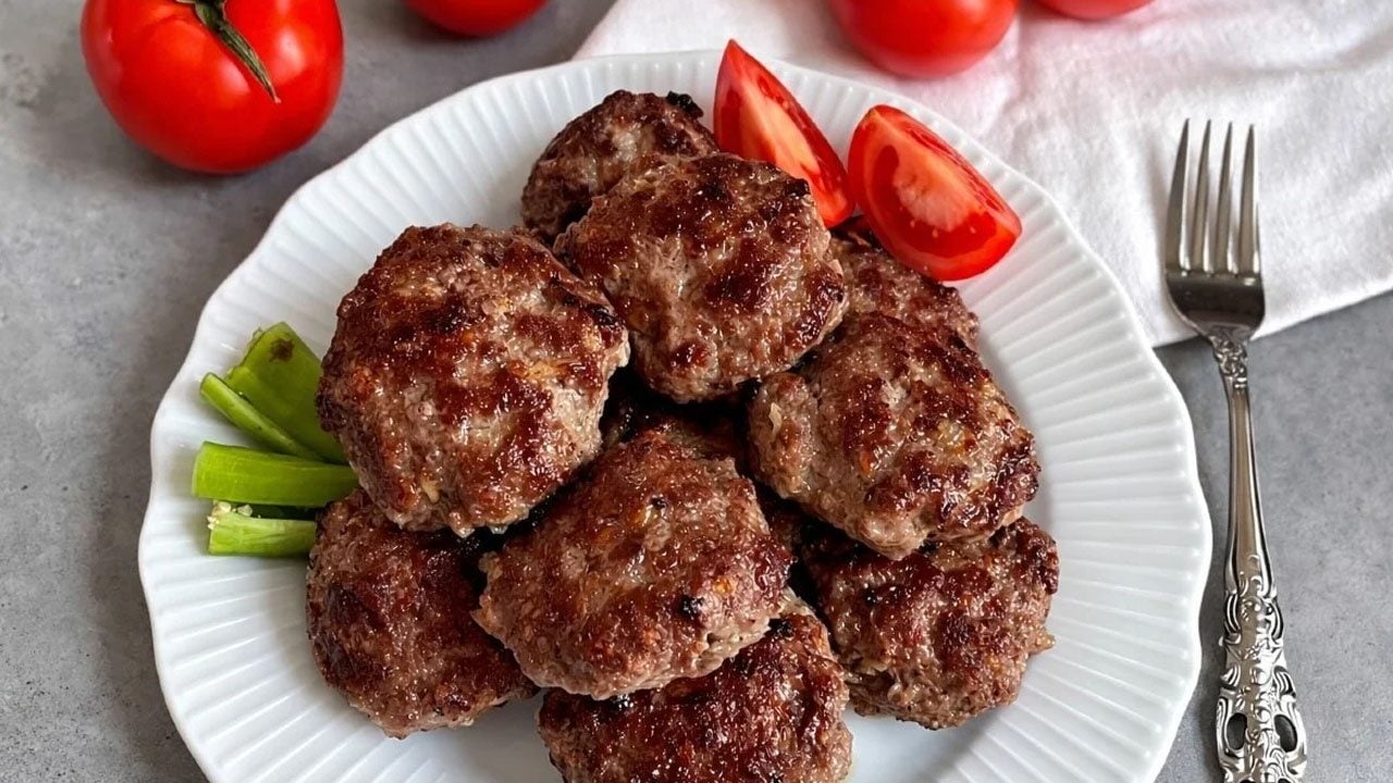 Foto - Köfte yaparken ekmek yerine 1 adet yumurta ekleyin! Yumuşacık oluyor... Bakın biz neler koymalıyız