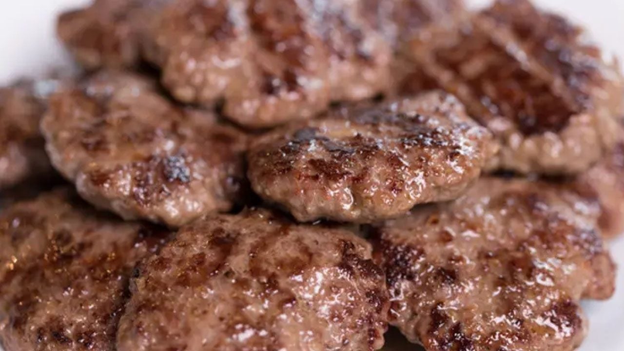 Foto - Köfte yaparken ekmek yerine 1 adet yumurta ekleyin! Yumuşacık oluyor... Bakın biz neler koymalıyız