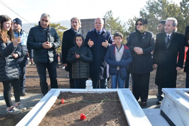 Foto - Koğuş yangınında şehit olan Mehmetçikler 52. yılında dualarla yad edildi