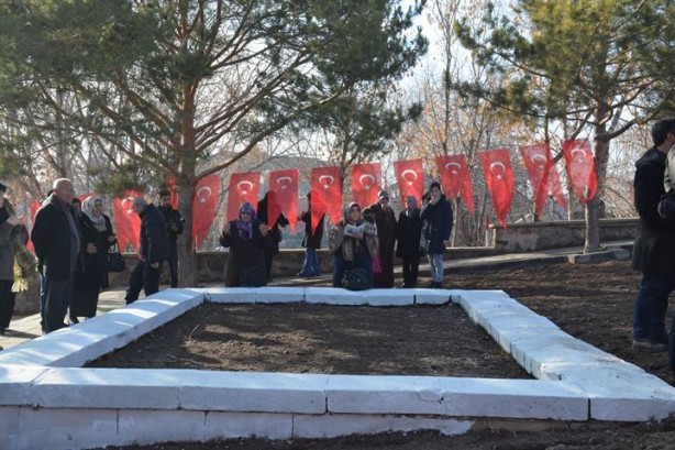 Foto - Koğuş yangınında şehit olan Mehmetçikler 52. yılında dualarla yad edildi