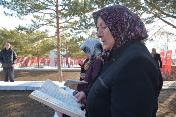 Foto - Koğuş yangınında şehit olan Mehmetçikler 52. yılında dualarla yad edildi