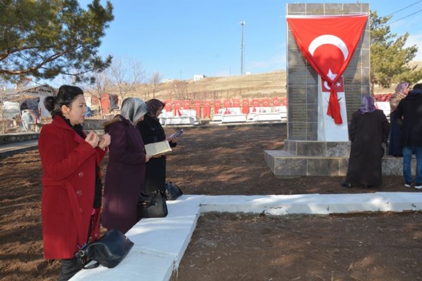Koğuş yangınında şehit olan Mehmetçikler 52. yılında dualarla yad edildi