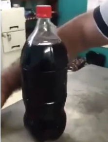 Foto - Kola şişesinden cep telefonu çıktı! 'Bu kadar da olmaz' dedirten olay