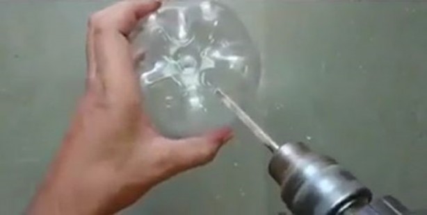 Foto - Kola şişesinden elektrikli süpürge yaptı