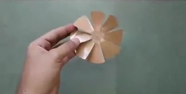 Foto - Kola şişesinden elektrikli süpürge yaptı