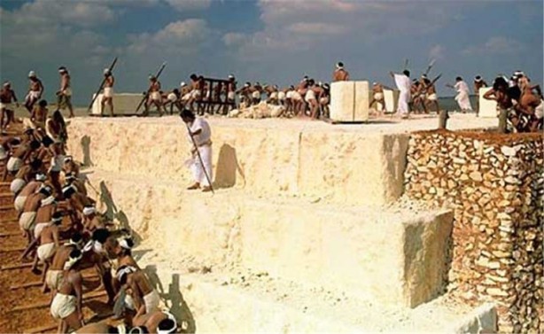 Foto - Kölelere bal sürüp satıyorlardı!