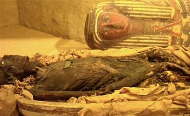 Foto - Kölelere bal sürüp satıyorlardı!