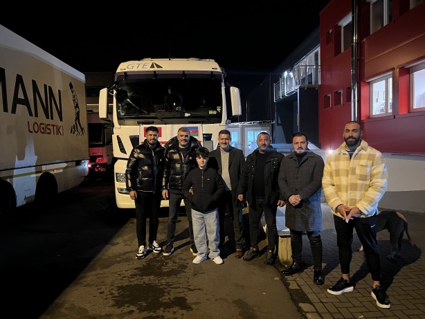 Foto - Köln'den 120 tonluk yardım malzemesi yola çıktı