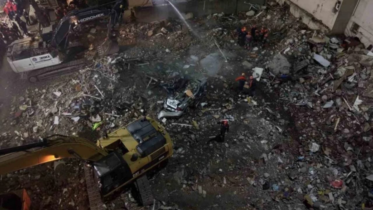 Foto - Kolondan deniz kabuğu çıktı! Maltepe’deki enkazda korkunç detay