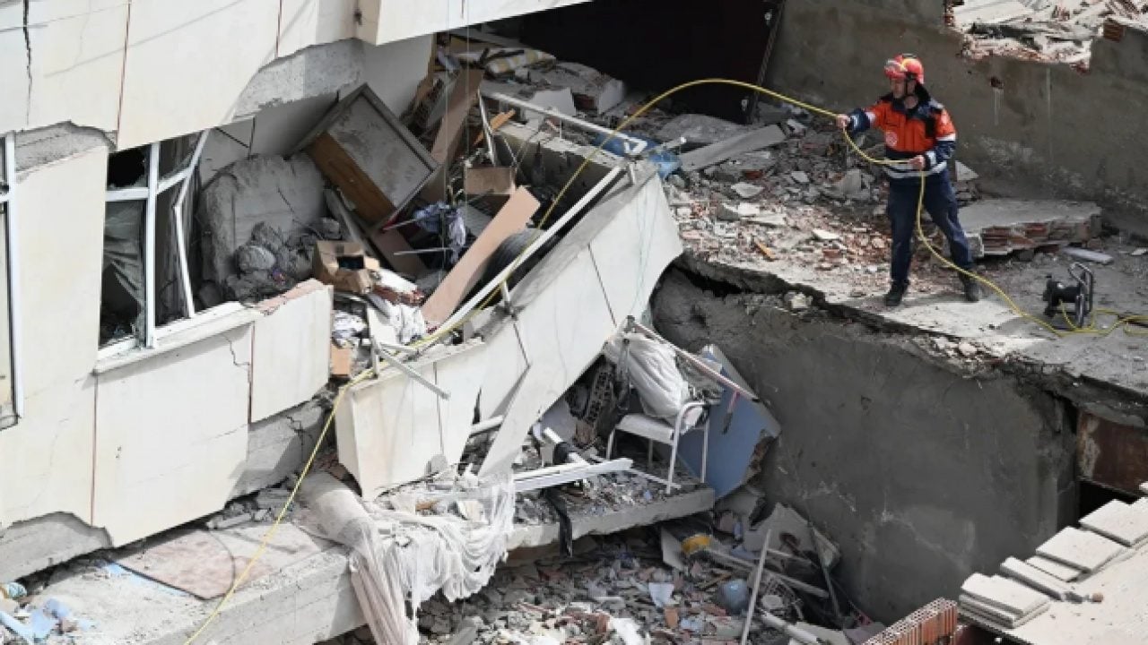 Foto - Kolondan deniz kabuğu çıktı! Maltepe’deki enkazda korkunç detay