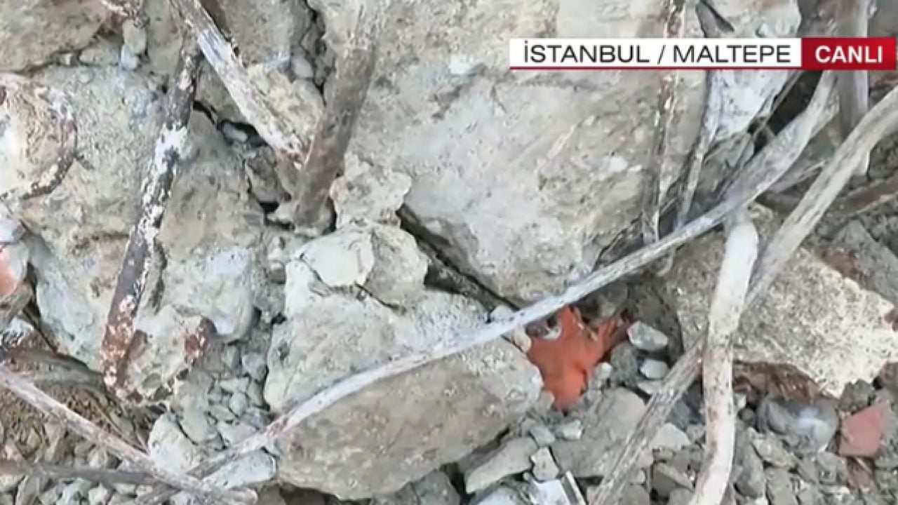 Foto - Kolondan deniz kabuğu çıktı! Maltepe’deki enkazda korkunç detay