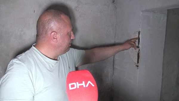 Foto - Kolonlar çatlaklarla dolu.. Ölüme meydan okuyorlar! 