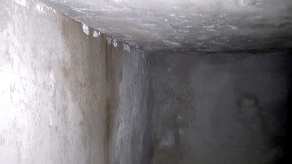 Foto - Kolonlar çatlaklarla dolu.. Ölüme meydan okuyorlar! 