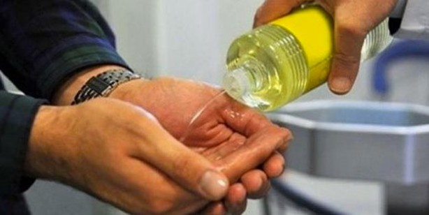 Foto - Kolonya koklamak orucu bozar mı? Elleri kolonya ile yıkamak orucu bozar mı?