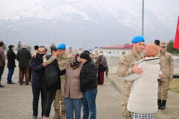 Foto - Komandolar dualar eşliğinde uğurlandı
