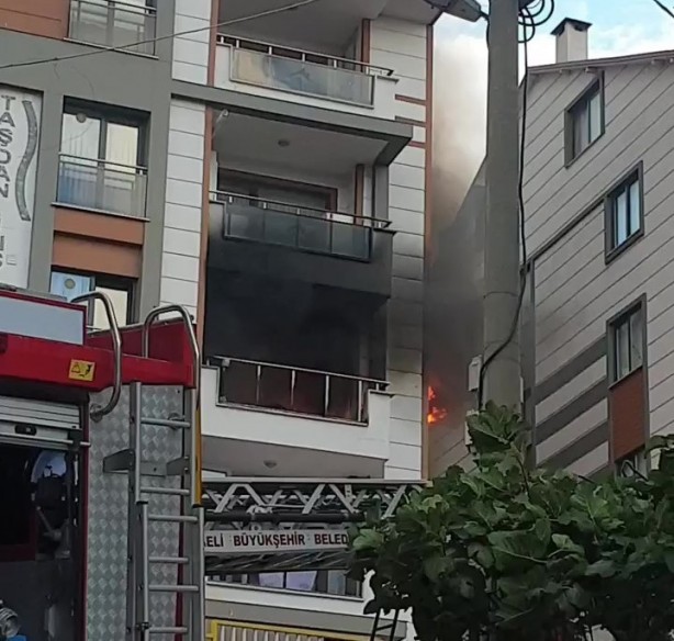 Foto - Kombi bomba gibi patladı! Daire alevlere teslim oldu