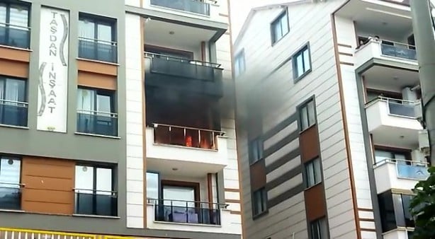 Kombi bomba gibi patladı! Daire alevlere teslim oldu