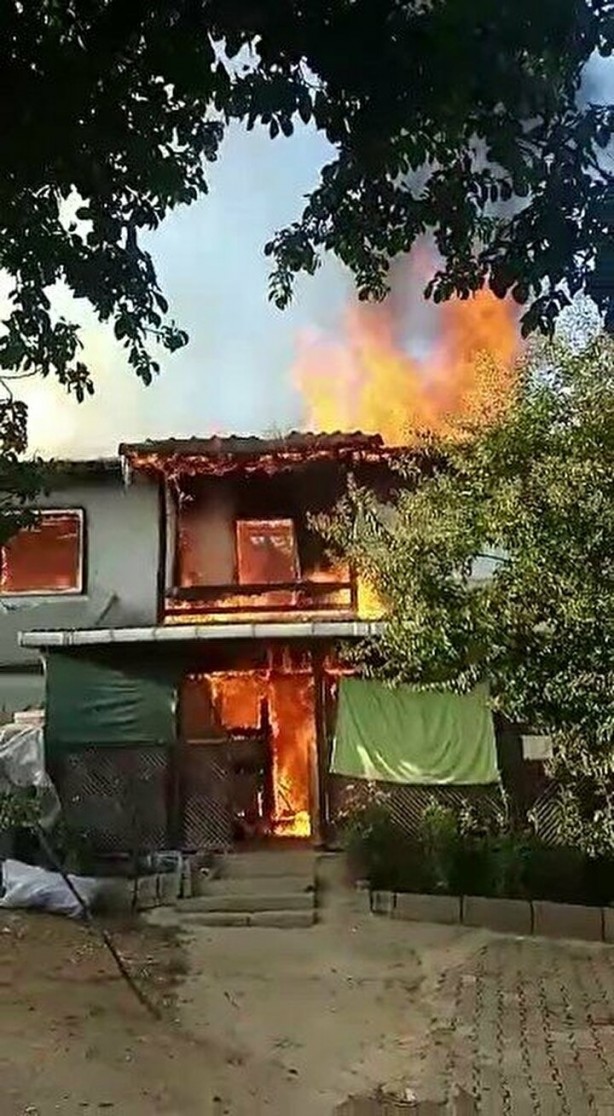 Foto - Kombi patladı müstakil ev kül oldu
