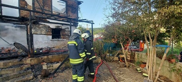 Kombi patladı müstakil ev kül oldu