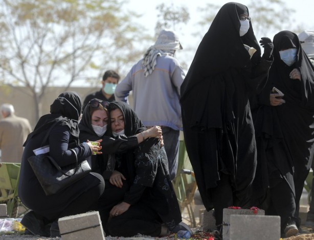 Foto - Komşu şokta! Devasa bir mezarlık yaptılar