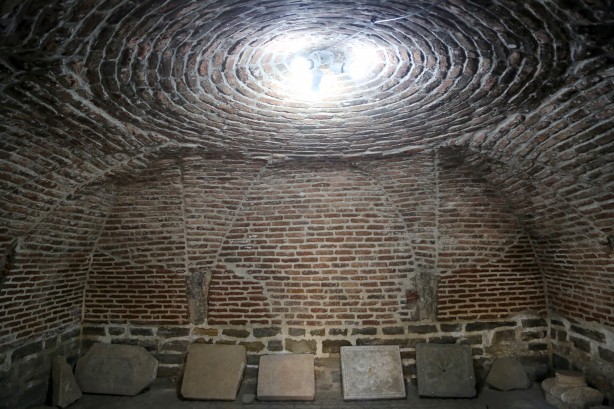 Foto - Komşu ülkede Büyük Selçuklu izi! Görenler hayrete düştü! Ateş tapınağı…