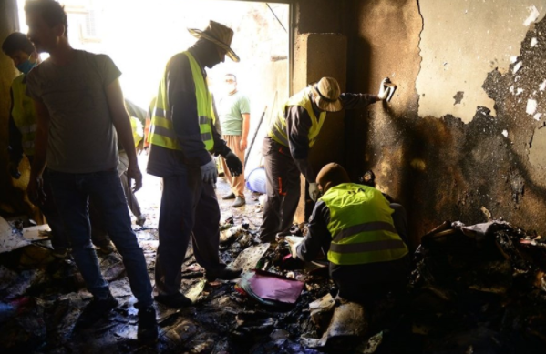 Foto - Komşuda ortalık karıştı! Hükümet binaları ateşe verildi