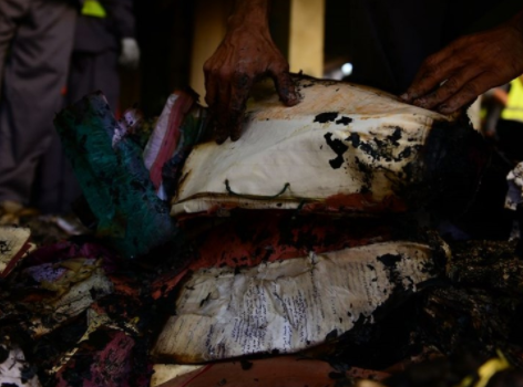 Foto - Komşuda ortalık karıştı! Hükümet binaları ateşe verildi