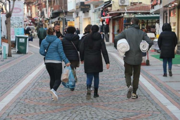 Foto - Komşunun Türkiye kararı sonrası olay görüntüler! Birbirleriyle yarıştılar