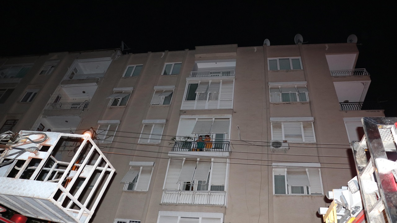 Foto - Komşusunun kapısına tiner döküp yaktı! 