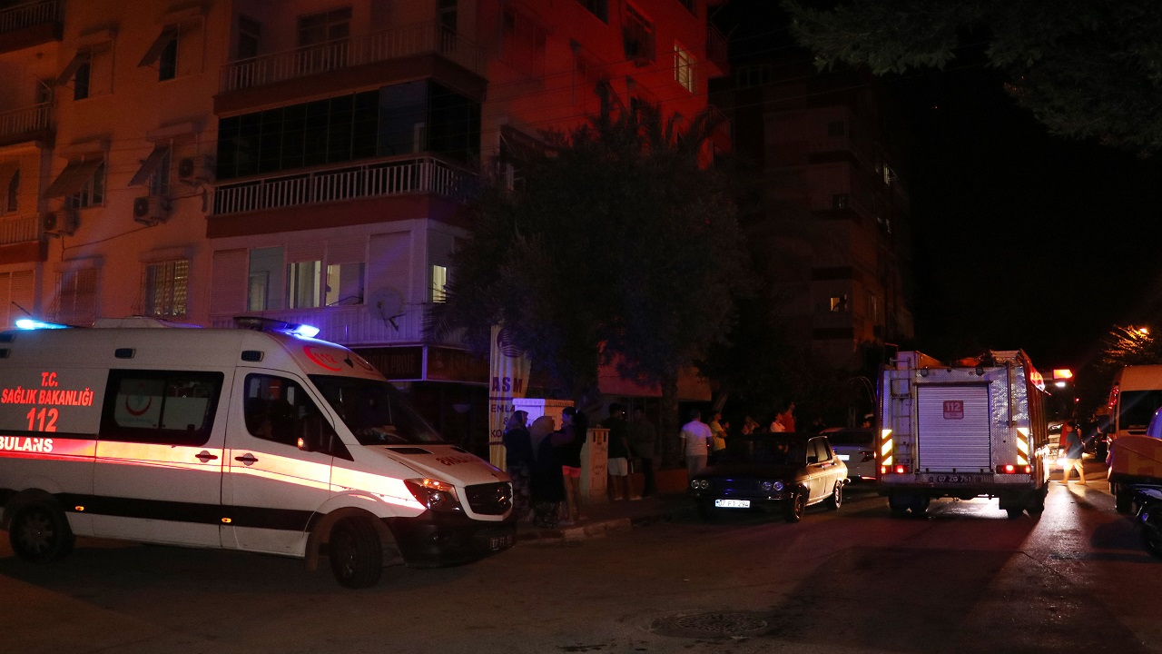 Foto - Komşusunun kapısına tiner döküp yaktı! 