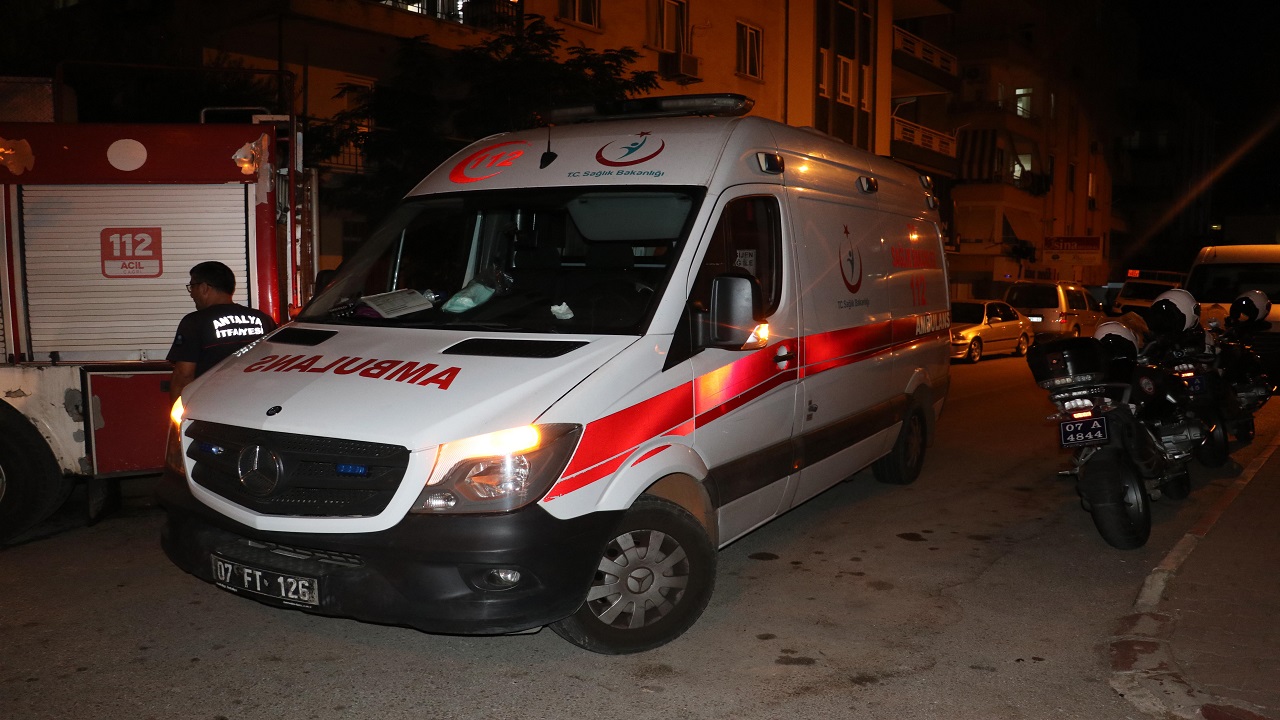 Foto - Komşusunun kapısına tiner döküp yaktı! 