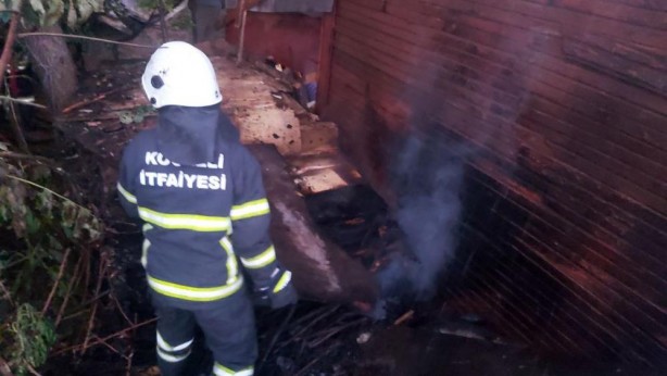 Foto - Kömürlükte çıkan yangın korkuttu