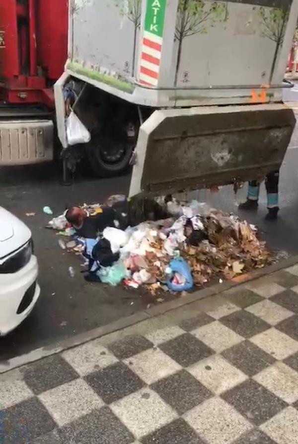 Foto - Konteynerin kapakları açılınca kimse gördüğüne inanamadı! Olacak şey değil! Onun orada ne işi var