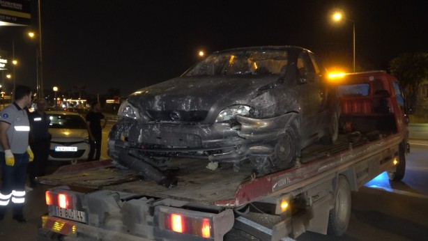 Foto - Kontrolden çıkan araç mobilya dükkanına girdi