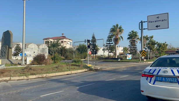 Foto - Kontrolden çıkan beton mikseri, önüne geleni yıkıp geçti