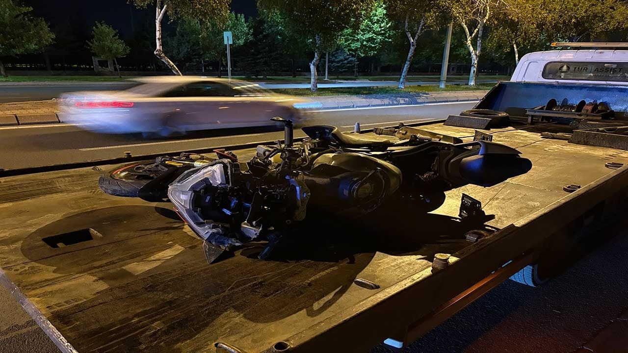 Foto - Kontrolden çıkan motosiklet sürücüsü 50 metre sürüklenerek ağır yaralandı!