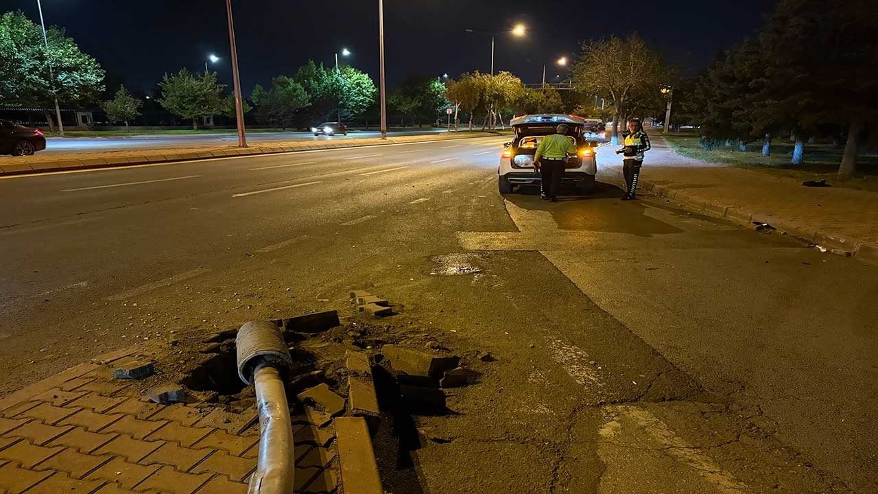 Foto - Kontrolden çıkan motosiklet sürücüsü 50 metre sürüklenerek ağır yaralandı!