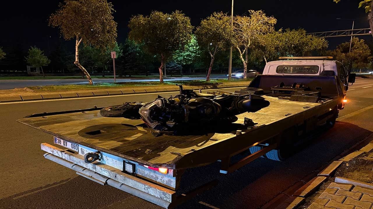 Foto - Kontrolden çıkan motosiklet sürücüsü 50 metre sürüklenerek ağır yaralandı!
