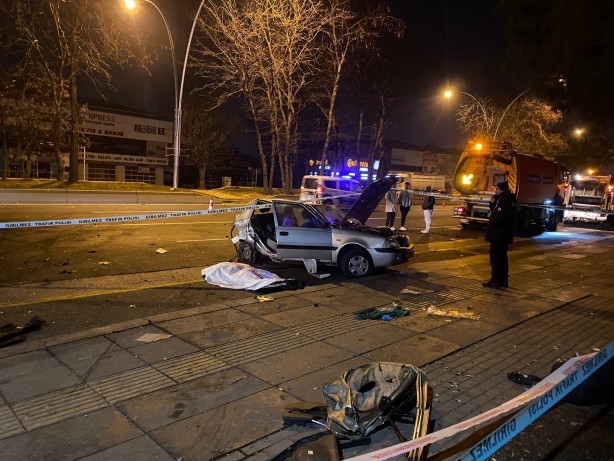 Foto - Kontrolden çıkan otomobil önünde seyir halinde olan araca çarptı