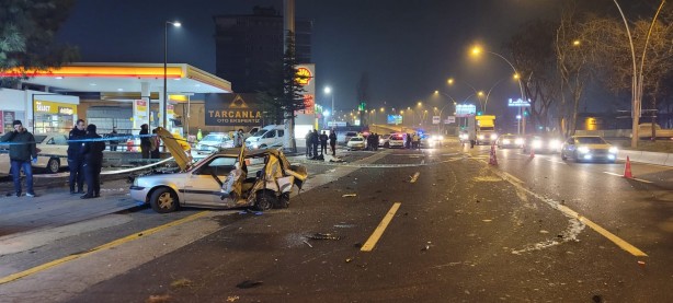 Foto - Kontrolden çıkan otomobil önünde seyir halinde olan araca çarptı