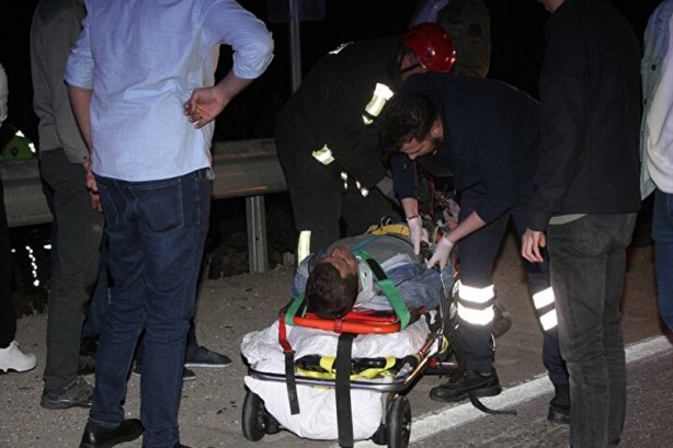 Foto - Kontrolden çıkan otomobil şarampole yuvarlandı! Bir çocuk öldü, yedi kişi yaralandı