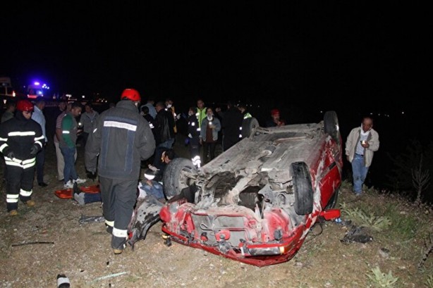 Foto - Kontrolden çıkan otomobil şarampole yuvarlandı! Bir çocuk öldü, yedi kişi yaralandı