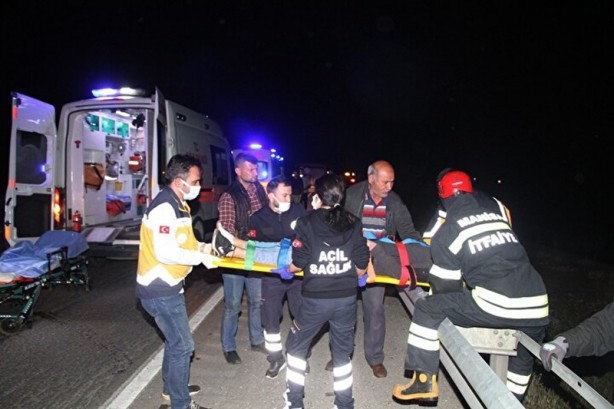 Foto - Kontrolden çıkan otomobil şarampole yuvarlandı! Bir çocuk öldü, yedi kişi yaralandı