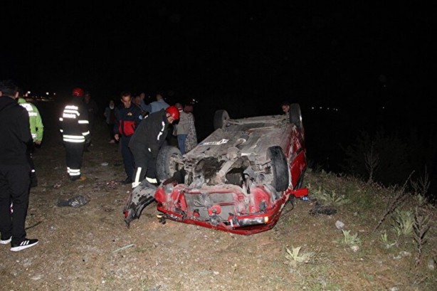 Foto - Kontrolden çıkan otomobil şarampole yuvarlandı! Bir çocuk öldü, yedi kişi yaralandı