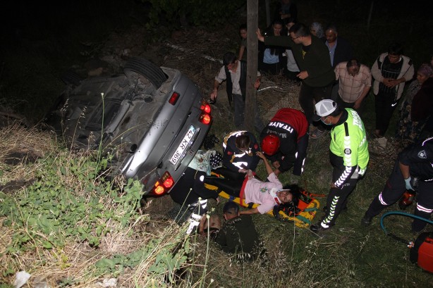 Foto - Kontrolden çıkan otomobil uçuruma düştü: 3 yaralı