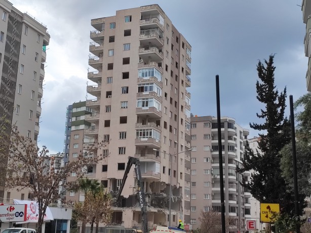 Foto - Kontrollü yıkımı film izler gibi izlediler