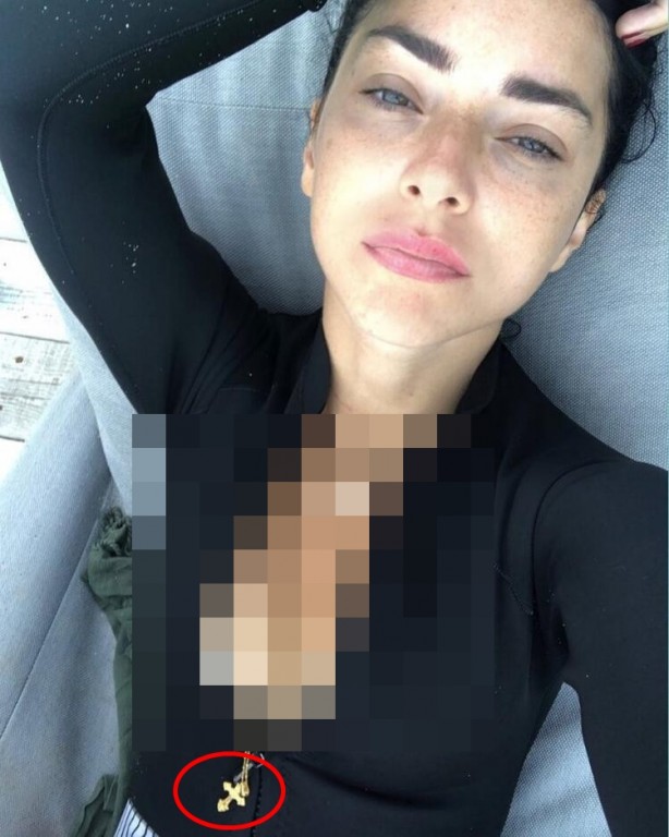 Foto - Kontrolsüz Batılılaşmanın eseri de böyle olur! ‘Müslümanım ama hac takmayı seviyorum’