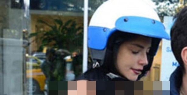 Foto - Kontrolsüz Batılılaşmanın eseri de böyle olur! ‘Müslümanım ama hac takmayı seviyorum’