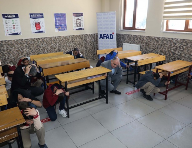 Foto - Konya Valisi Vahdettin Özkan öğrencilere örnek oldu