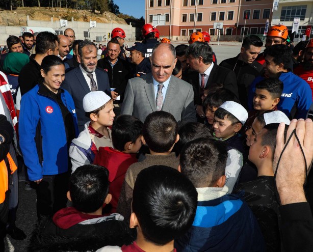 Konya Valisi Vahdettin Özkan öğrencilere örnek oldu